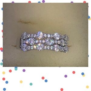 AMAZING SWAROVSKI STONE RING, WITH SPARKLING COLOR & CLASSIC STYLE!